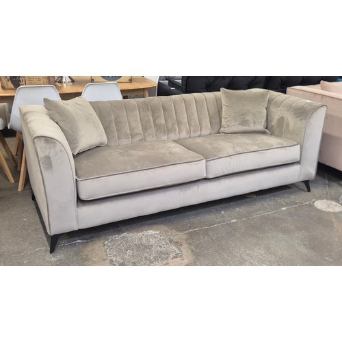 Lot 3155      