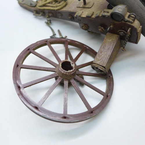 2018 - A Crescent Toys model field gun and one other a/f