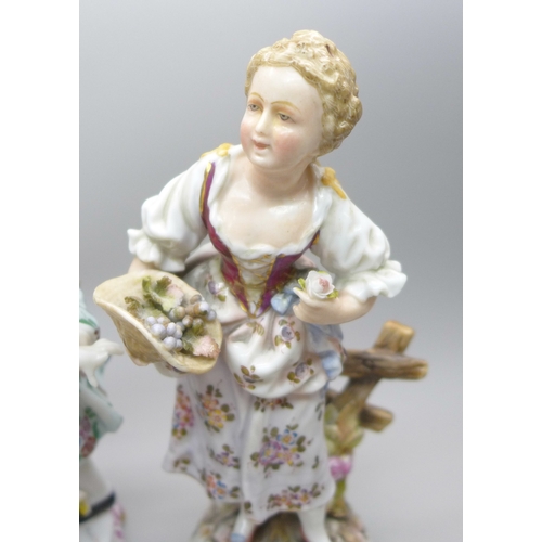 2031 - Two continental porcelain figures, one a/f