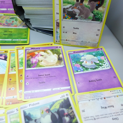 2039 - A collection of 650+ Pokémon cards with over 170 Holographic cards including Rares and Reverse Holos... 