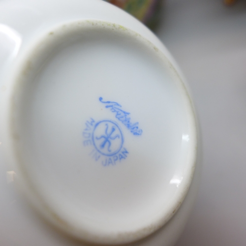 2047 - Five pieces of Noritake Japanese porcelain, vase a/f