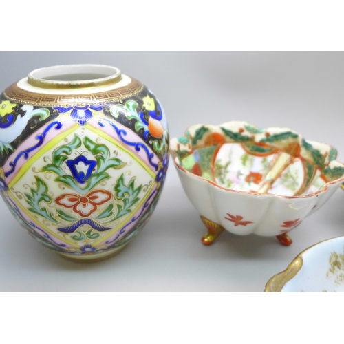 2047 - Five pieces of Noritake Japanese porcelain, vase a/f