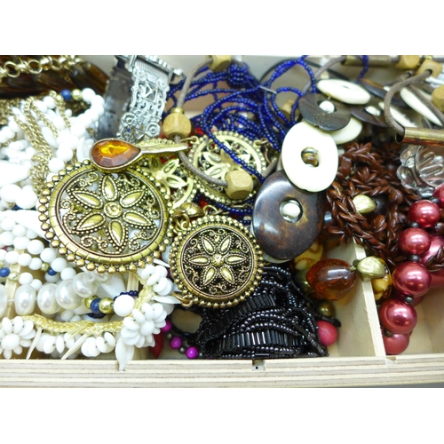 2052 - A collection of costume jewellery
