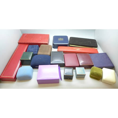 2053 - A collection of jewellery boxes