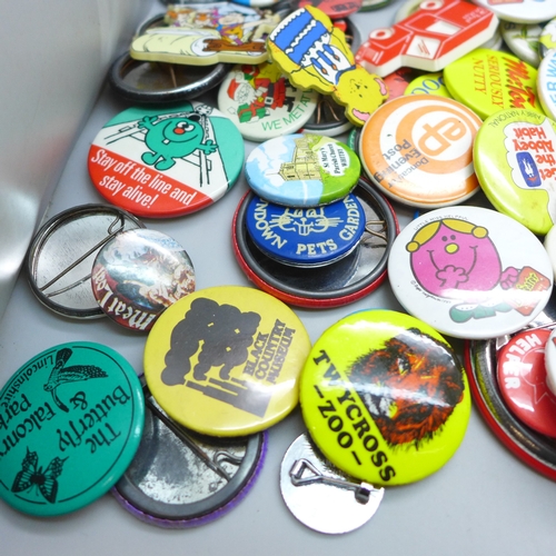 2055 - A large collection of vintage badges
