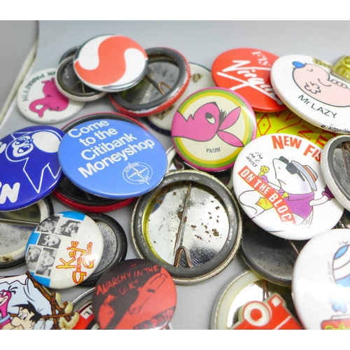 2055 - A large collection of vintage badges