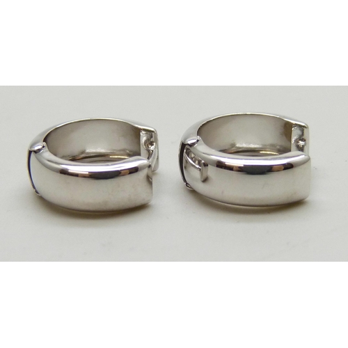 7183 - A pair of 9ct white gold hoop earrings, 0.9g