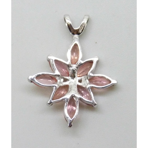 7189 - An 18ct white gold pendant set with peach colour stones, 2.7g, 2.3cm including bale