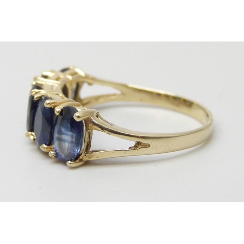 7195 - A 14k gold five stone sapphire ring, 2.2g, L