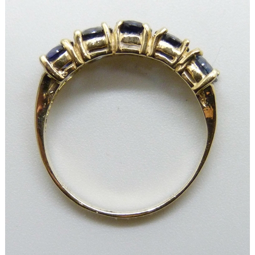 7195 - A 14k gold five stone sapphire ring, 2.2g, L