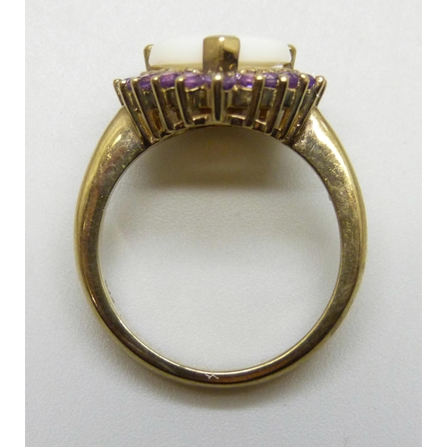 7207 - A silver gilt opal and amethyst cluster ring, L/M