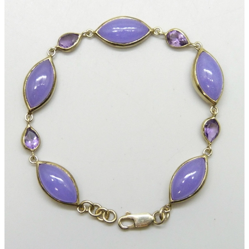 7208 - A silver gilt bracelet set with purple jade and amethyst, 18.5cm