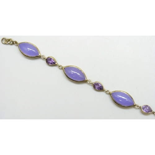 7208 - A silver gilt bracelet set with purple jade and amethyst, 18.5cm