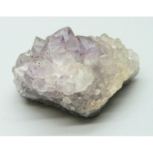 7227 - A collection of gemstones including a geode