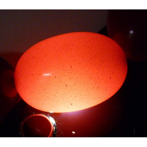 7228 - A string of cherry amber coloured Bakelite beads, 100g, largest bead 2.8cm