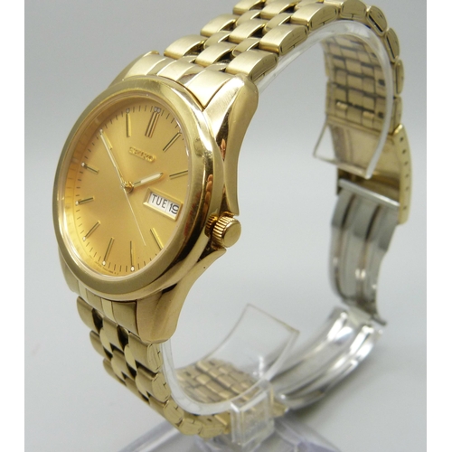 7289 - A Seiko gold plated wristwatch with day/date aperture, 40mm including crown