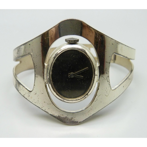7293 - A German .925 silver Exquisit bangle watch, 43mm