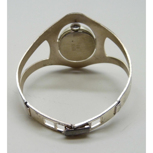 7293 - A German .925 silver Exquisit bangle watch, 43mm
