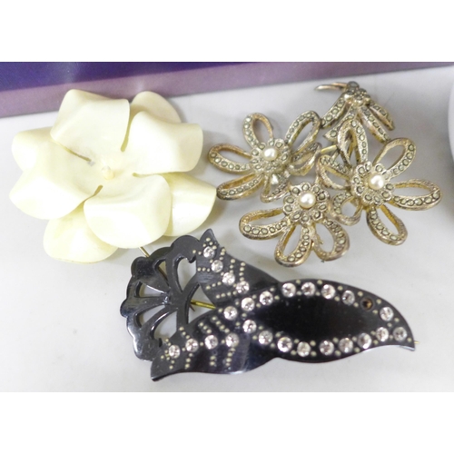 7244 - A collection of costume jewellery including a string of pearls with a 14ct gold clasp, 10.6g