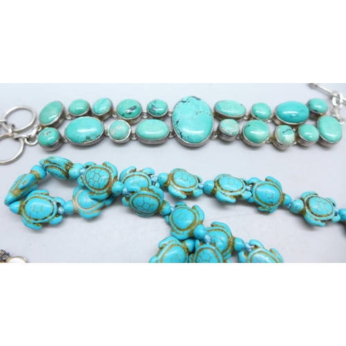 7246 - A collection of jewellery including a turtle design necklace, a silver bangle, a white metal bracele... 