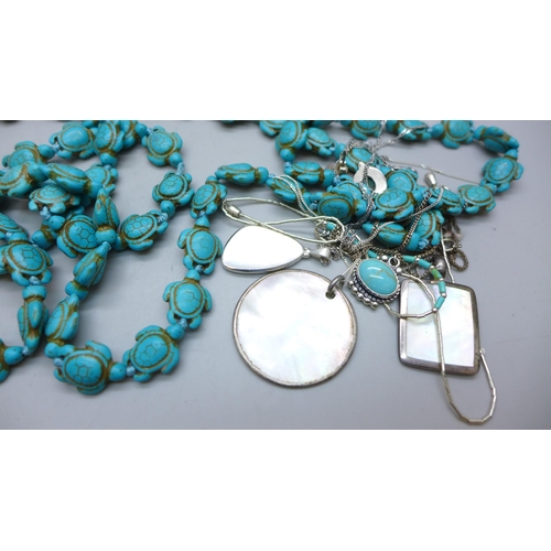 7246 - A collection of jewellery including a turtle design necklace, a silver bangle, a white metal bracele... 