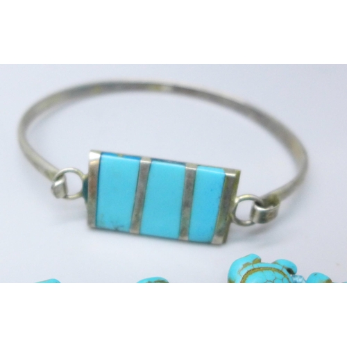 7246 - A collection of jewellery including a turtle design necklace, a silver bangle, a white metal bracele... 