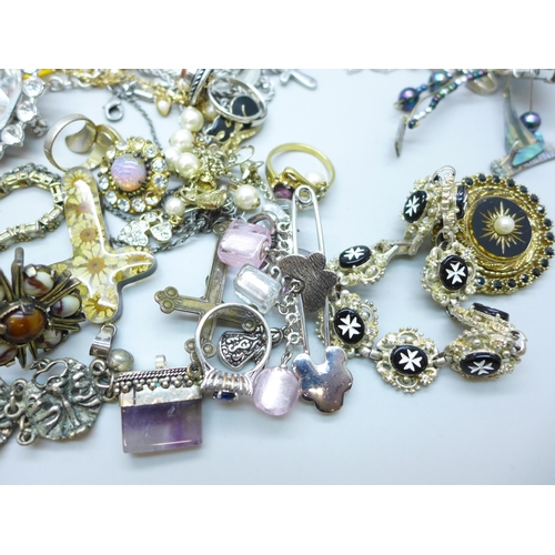 7249 - A collection of costume jewellery including a silver mounted resin flower pendant