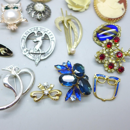 7251 - A collection of twenty two costume brooches and a scarf clip