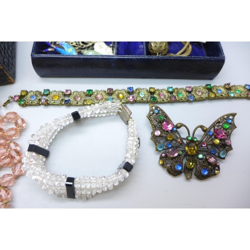 7260 - A jewellery case containing vintage jewellery including enamelled pieces