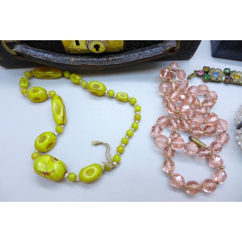 7260 - A jewellery case containing vintage jewellery including enamelled pieces