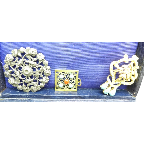 7260 - A jewellery case containing vintage jewellery including enamelled pieces