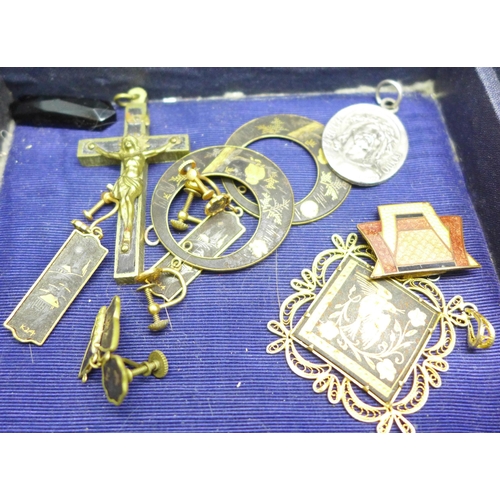 7260 - A jewellery case containing vintage jewellery including enamelled pieces