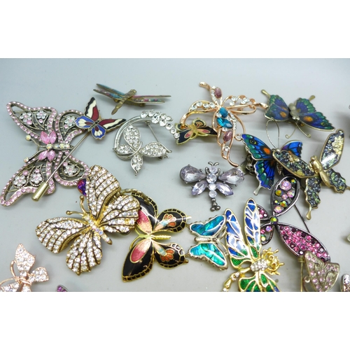 7264 - A large collection of butterfly brooches