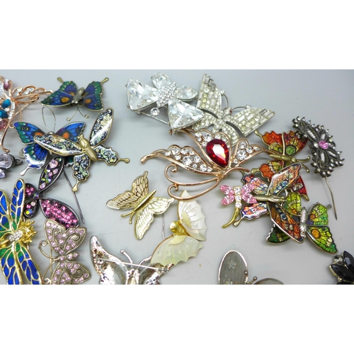 7264 - A large collection of butterfly brooches