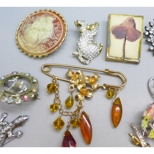 7270 - A collection of costume brooches including animal themed