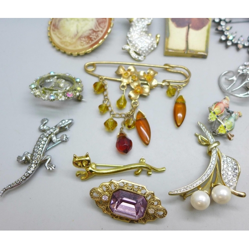 7270 - A collection of costume brooches including animal themed