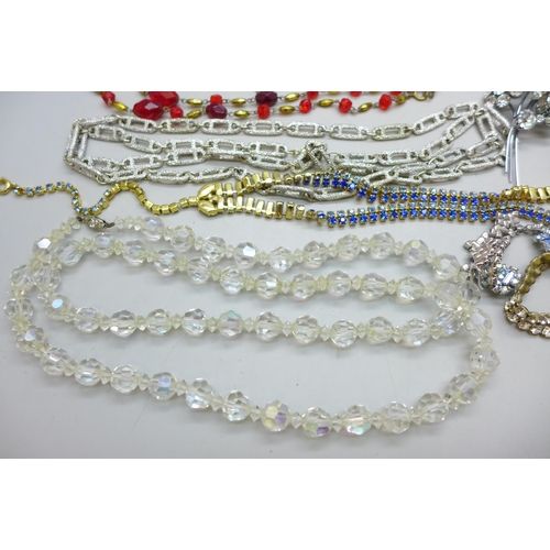 7271 - A collection of vintage costume jewellery