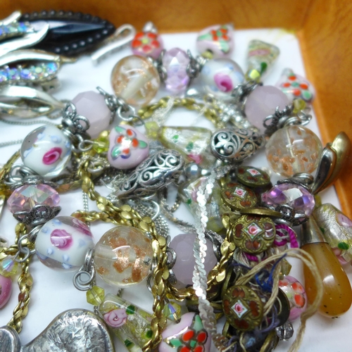 7274 - A collection of jewellery including two silver cross pendants, a pair of silver earrings, and other ... 