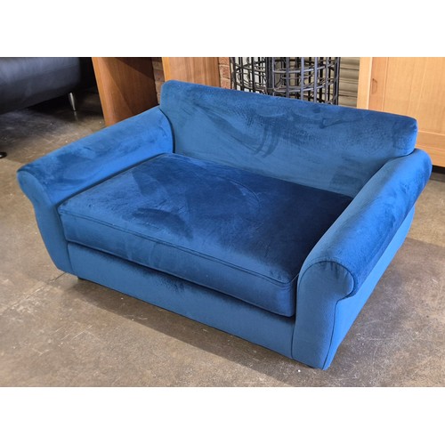 3162 - A Hoxton blue velvet upholstered pet sofa