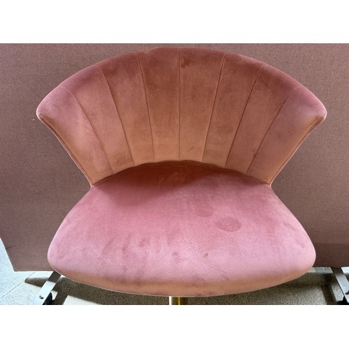 3207 - A Mae rose velvet and gilt effect barstool (boxed)