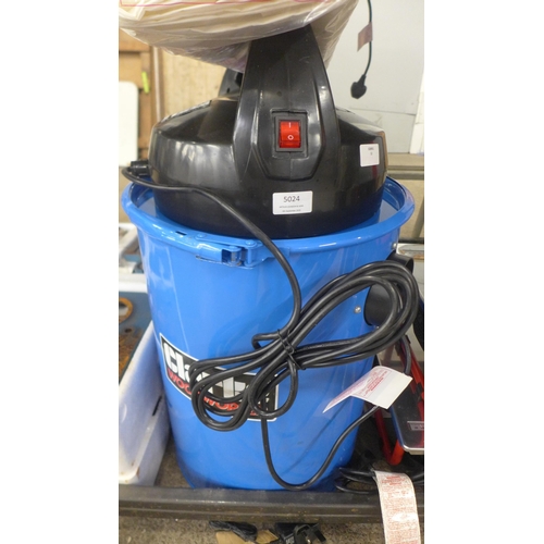 Two Clarke woodworker 230v CWVE2 dust extractor vacuums - Sold as scrap ...