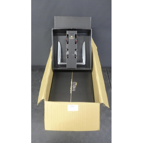 Lot 5049      
