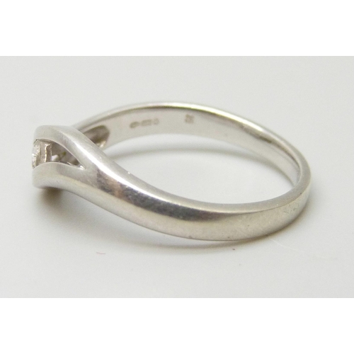 7031A - A 9ct white gold ring set with a diamond, 2.1g, M