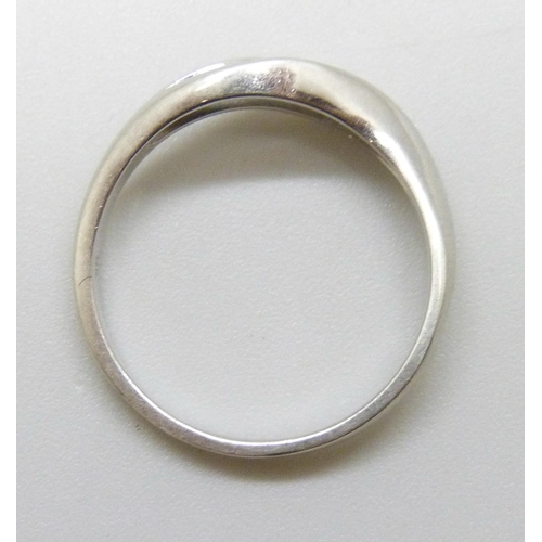 7031A - A 9ct white gold ring set with a diamond, 2.1g, M