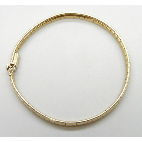 7003 - A 14ct gold bracelet with textured design, 14g, 18.5cm