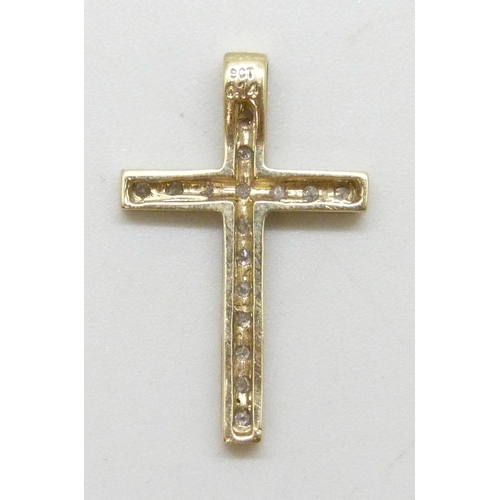 7005 - A 9ct gold and diamond cross pendant, 0.14ct total diamond weight, 1.1g, 2.3cm