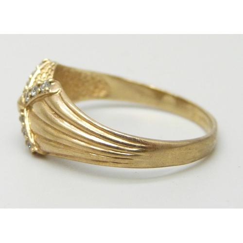 7011 - A 9ct gold and white stone ring, 1.8g, P