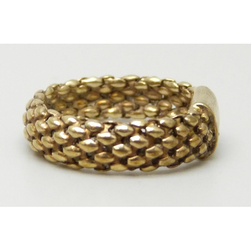 7016 - A 9ct gold Italian chain design ring, 1.7g, M
