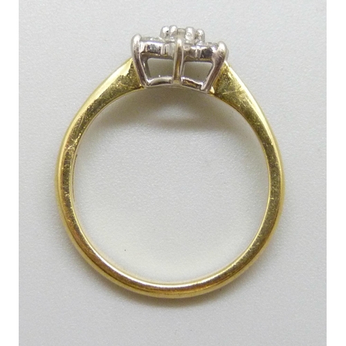 7022 - An 18ct gold and diamond cluster ring, 2.9g, J/K