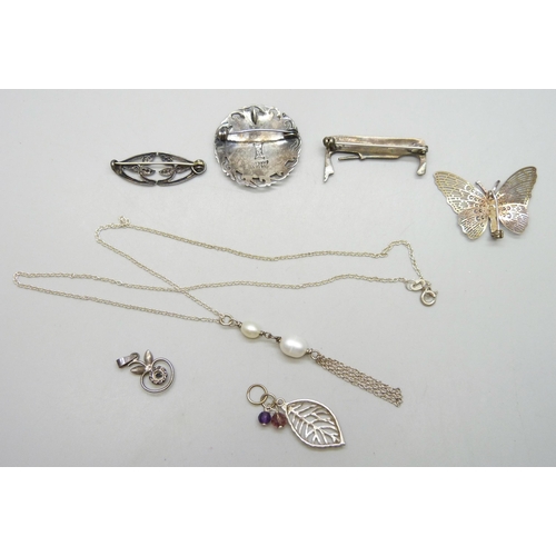 7035 - A collection of silver and white metal jewellery, 19g